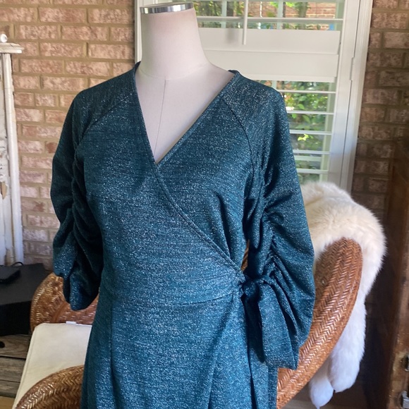 TRIBALBYN GREEN SPARKLY 3/4 SLEEVE WRAP DRESS MEDIUM NEW - Picture 4 of 12